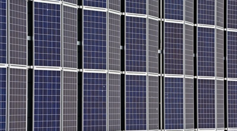 kWh-stablecoiny: jak tokenizowana energia pozwala hedgować rachunki za prąd i koszty kopania (DeFi × DePIN, 2025)